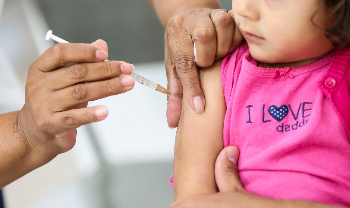 Onze municípios do RN tem vacinação infantil suspensa por falta de Coronavac
