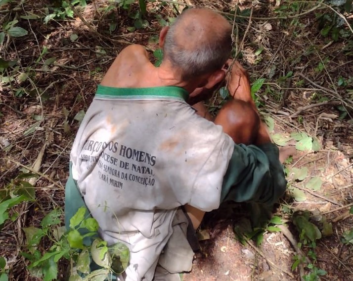 Homem é resgatado após cair em barranco na Grande Natal