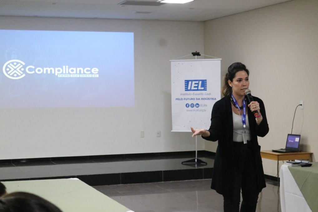 Gerente de Compliance apresenta importância do programa de integridade aos gestores e técnicos da FIERN