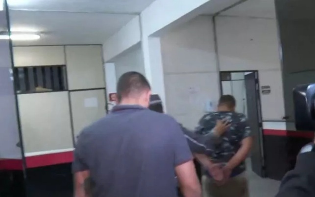 Ex-marido esfaqueia mulher grávida e mata enteado de 9 anos