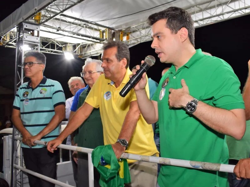 Carlos Eduardo critica Rogério por trazer muitas obras para o RN e  seu primo, Walter, diz que o ‘baixinho’ fez...