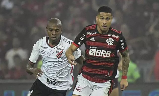 Athletico-PR x Flamengo, Corinthians x Atlético-GO e Fluminense x Fortaleza; confira os jogos de hoje e onde assistir