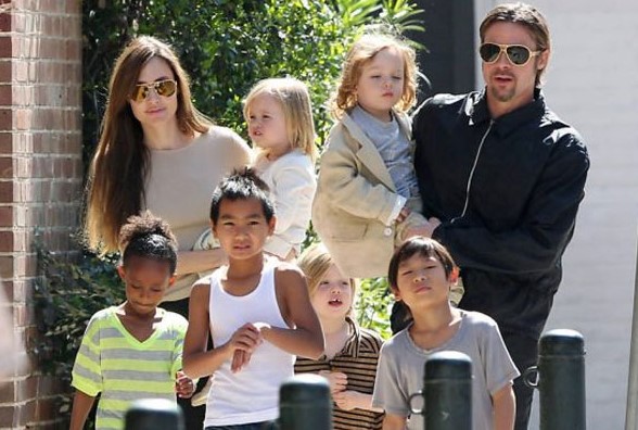 Ao FBI, Angelina Jolie relata ter sido agredida por Brad Pitt em avião