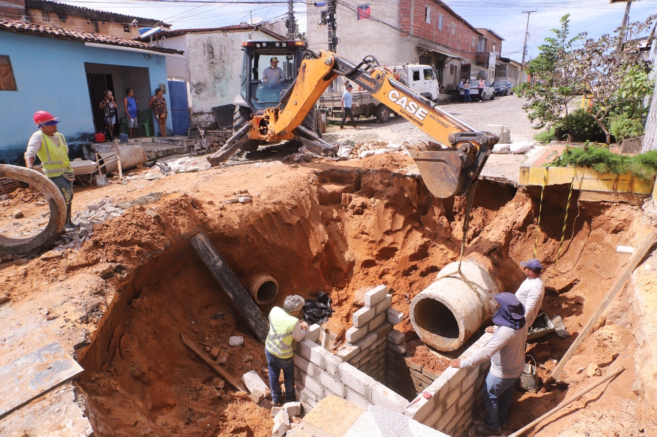 Obras na rua com cratera das chuvas em Natal devem ser iniciadas em 15 dias, diz Seinfra