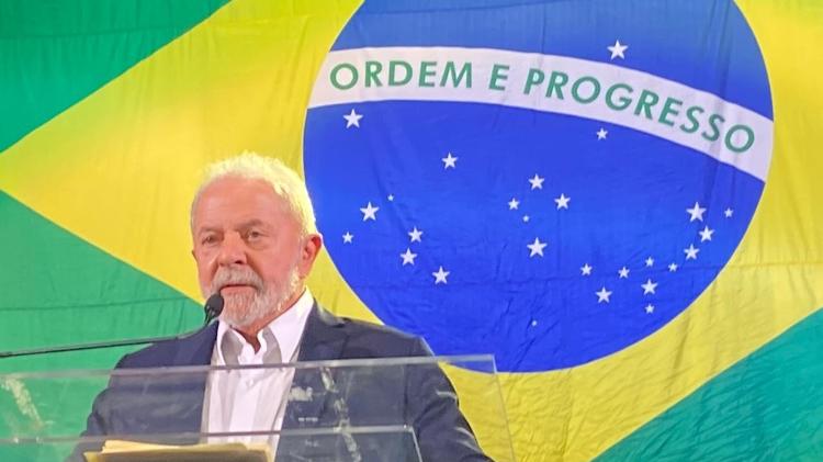 Lula ataca Lei da Ficha Limpa e diz que uso de verde e amarelo é ‘babaquice’