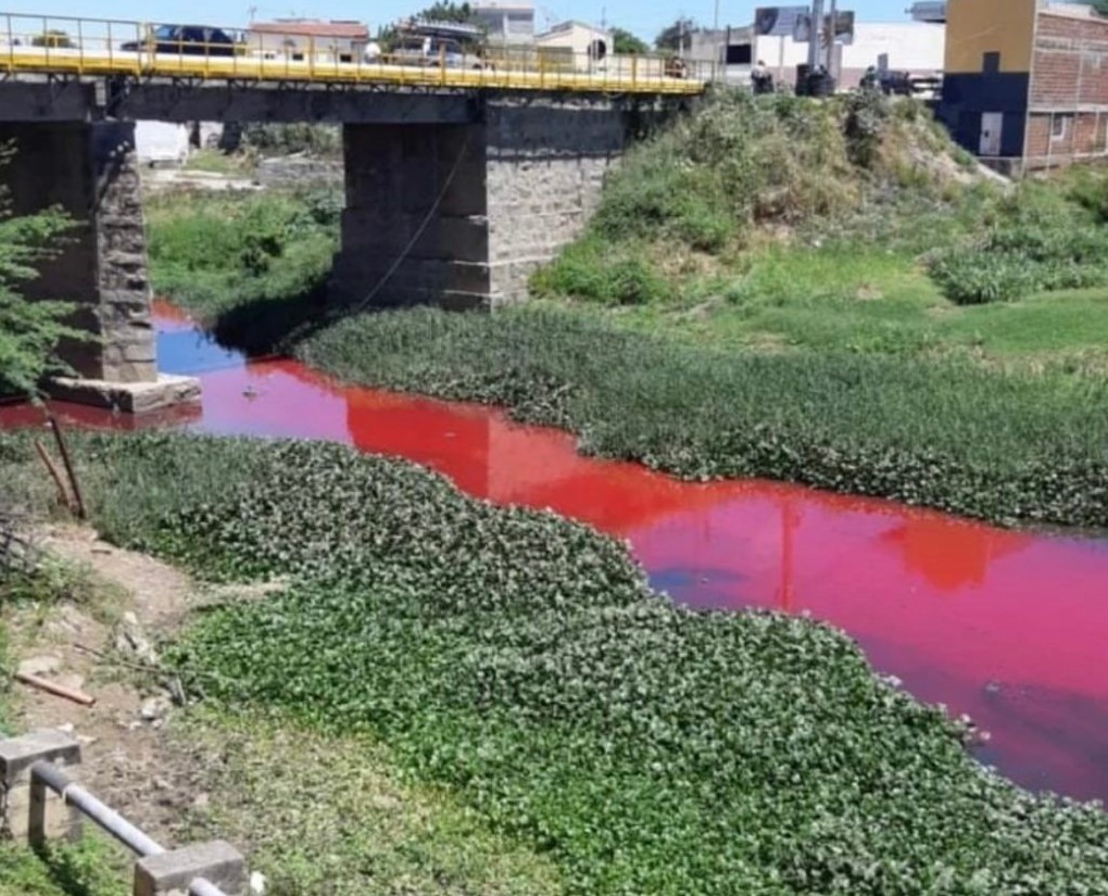 Rio com água vermelha assusta moradores de Caicó