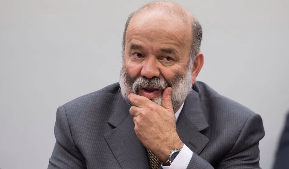 Ex-tesoureiro do PT condenado por corrupção é exaltado em ato de Lula