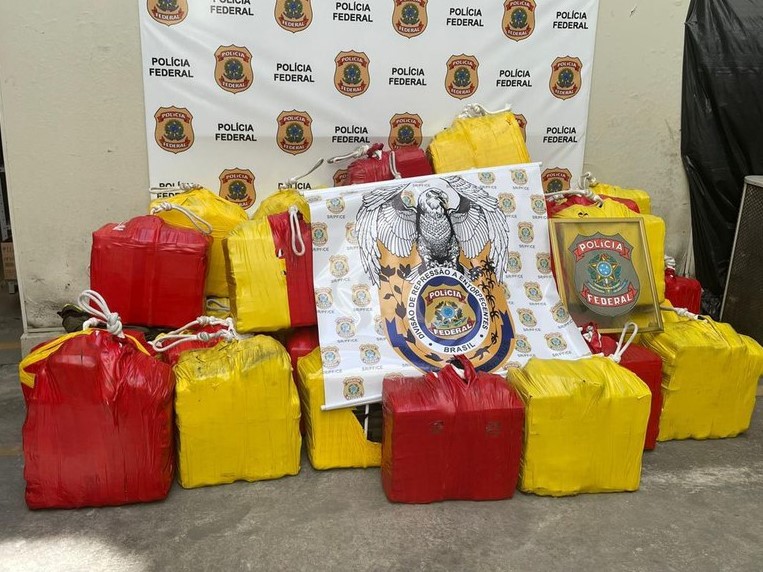 Polícia Federal apreende 1,2 tonelada de cocaína em embarcação pesqueira que iria para Europa