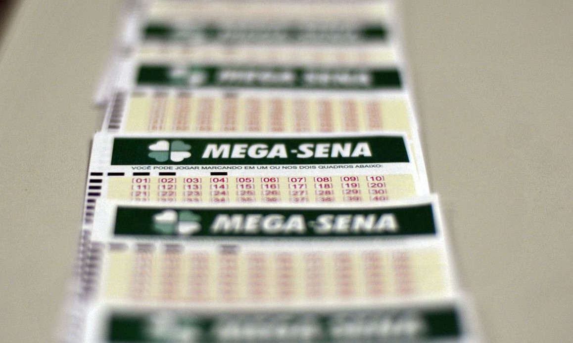 Mega-Sena acumula e paga 14 milhões no próximo concurso