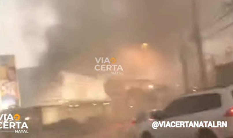 VÍDEO: Bombeiros controlam princípio de incêndio em restaurante de shopping em Natal; ASSISTA