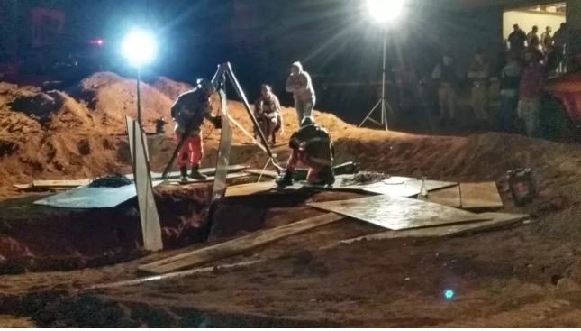 Criança é resgatada de buraco de 8 metros após 18 horas presa