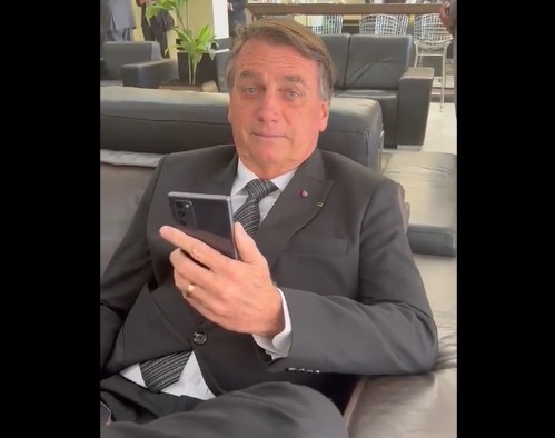 Fábio Faria posta vídeo mostrando "a cara de preocupação" de Bolsonaro com entrevista do JN; ASSISTA