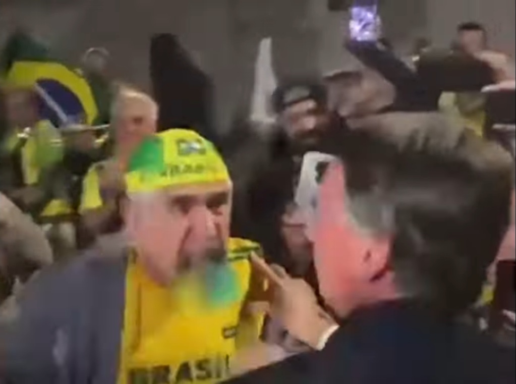 VIDEO: Após JN, Bolsonaro reúne multidão e vai conhecer a Batata Frita do Marechal ; ASSISTA