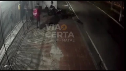 VÍDEO: Entregador se desespera e corre durante assalto em Natal; ASSISTA