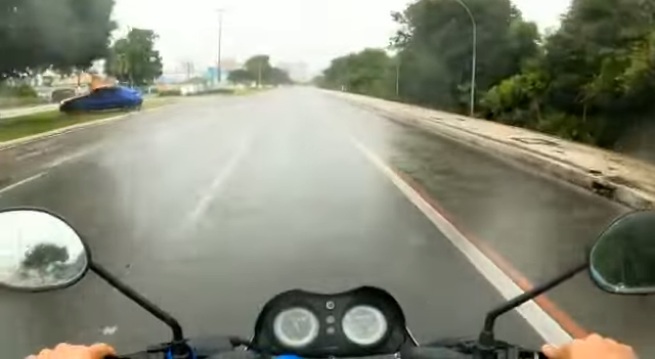 VIDEO: Motorista de BMW tenta aparecer dando arrancada em avenida de Natal e se dá mal