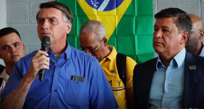 “Único lugar que o Lula ganha é no Datafolha”, diz Bolsonaro