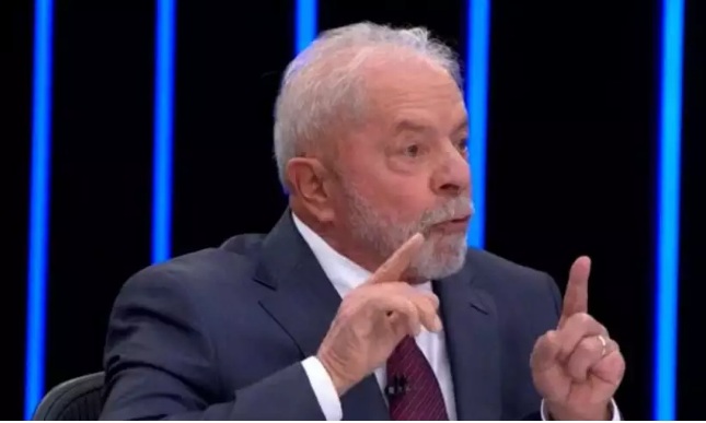 Lula cita como suas medidas anticorrupção de Dilma e FHC