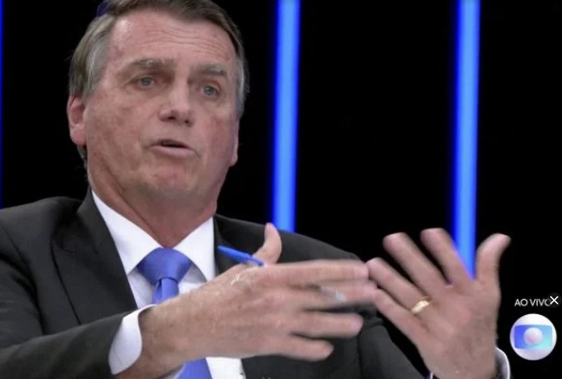 Bolsonaro foi interrompido 43 vezes, Lula 15 e Ciro 11 no Jornal Nacional