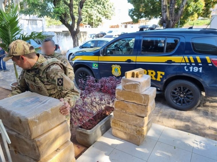 PRF apreende 300kg de maconha e duas pessoas são presas no RN