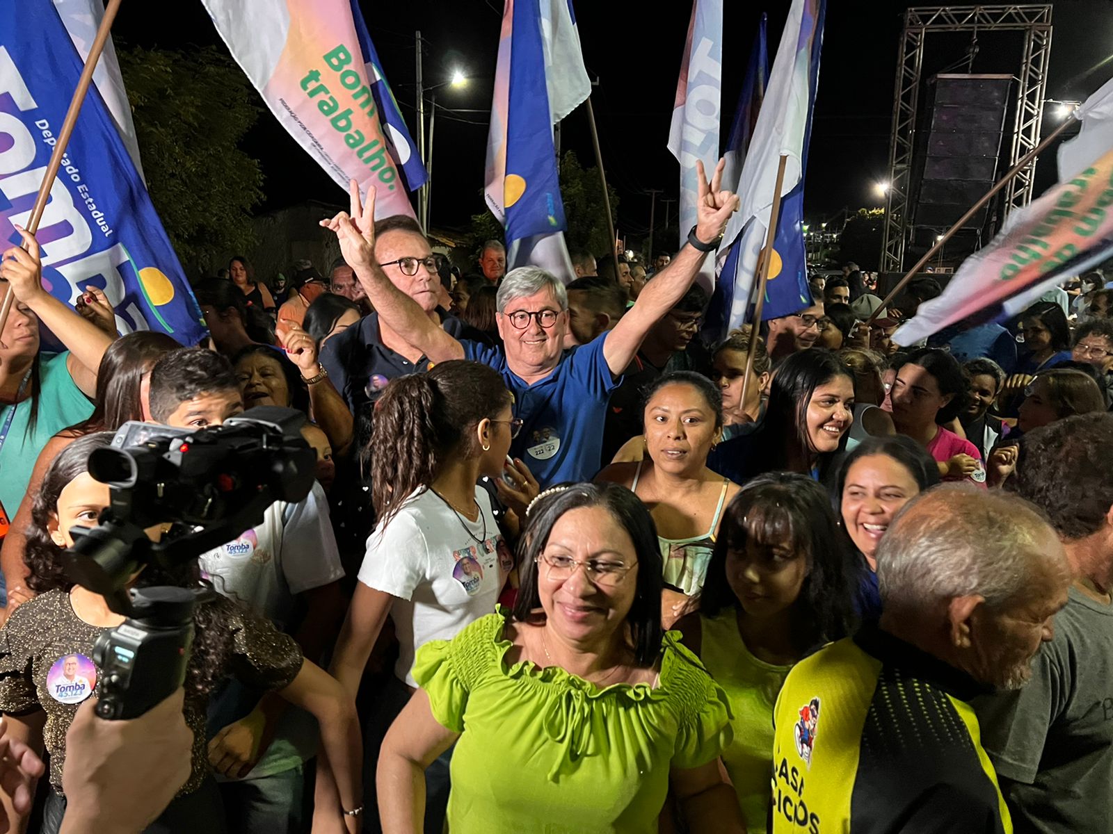 Tomba arrasta multidão durante passeata em Santa Cruz a favor de Fábio Dantas e Rogério Marinho