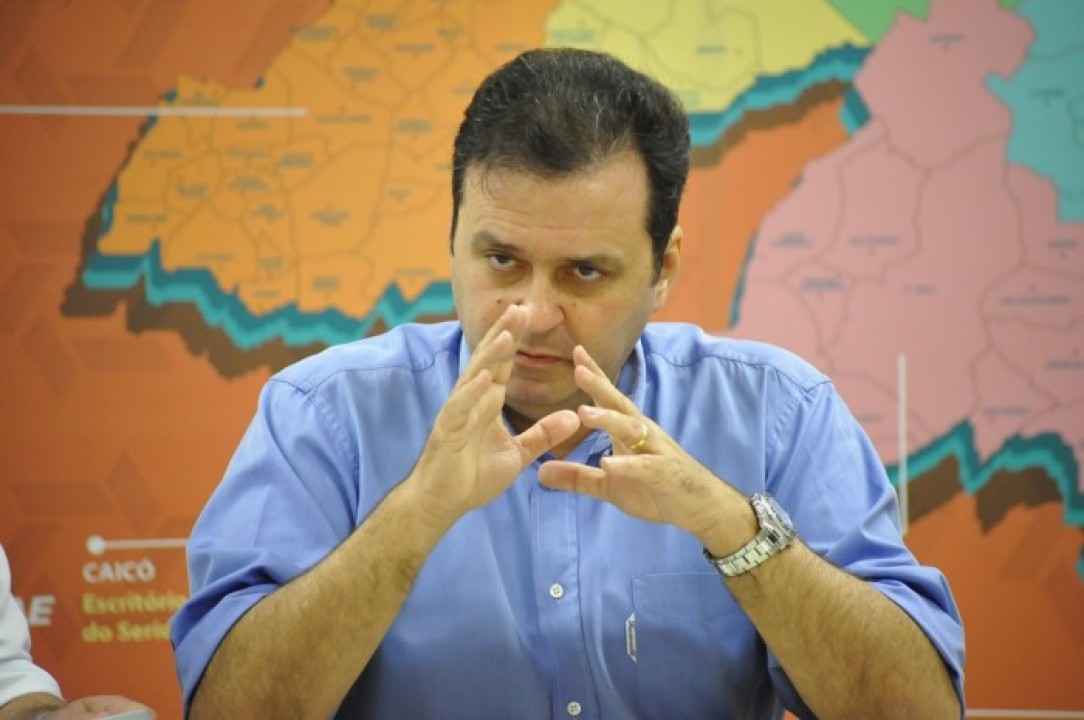 Campanha de Carlos Eduardo nega irregularidade em registro de candidatura