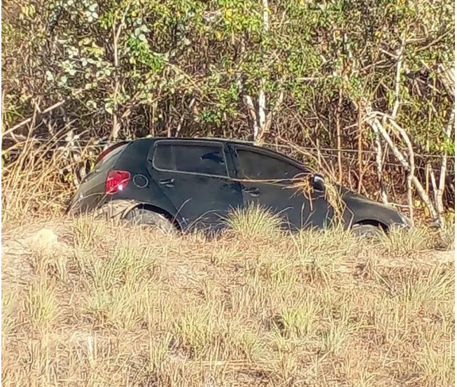 Mãe e filha morrem atropeladas após sofrerem acidente e pedirem ajuda no acostamento de via