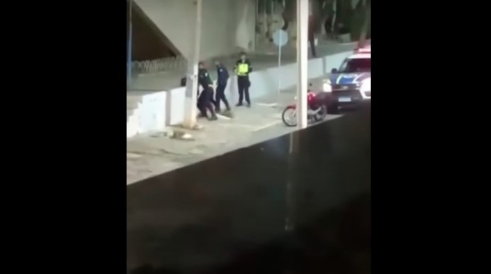 Vídeo flagra guarda municipal agredindo jovens durante abordagem em Mossoró; ASSISTA