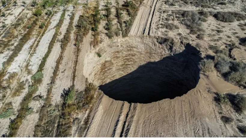 Buraco gigante no Chile pode aumentar e autoridades alertam risco de colapso