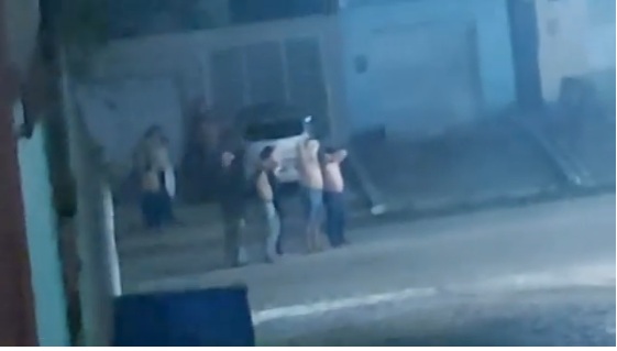 VÍDEO: Bandidos invadem a cidade, fazem moradores reféns e explodem agência bancária no RN