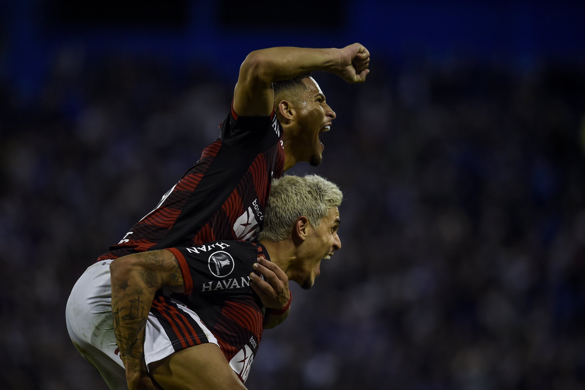 VÍDEO: Flamengo goleia Vélez com 3 de Pedro e fica muito perto da final; veja melhores momentos