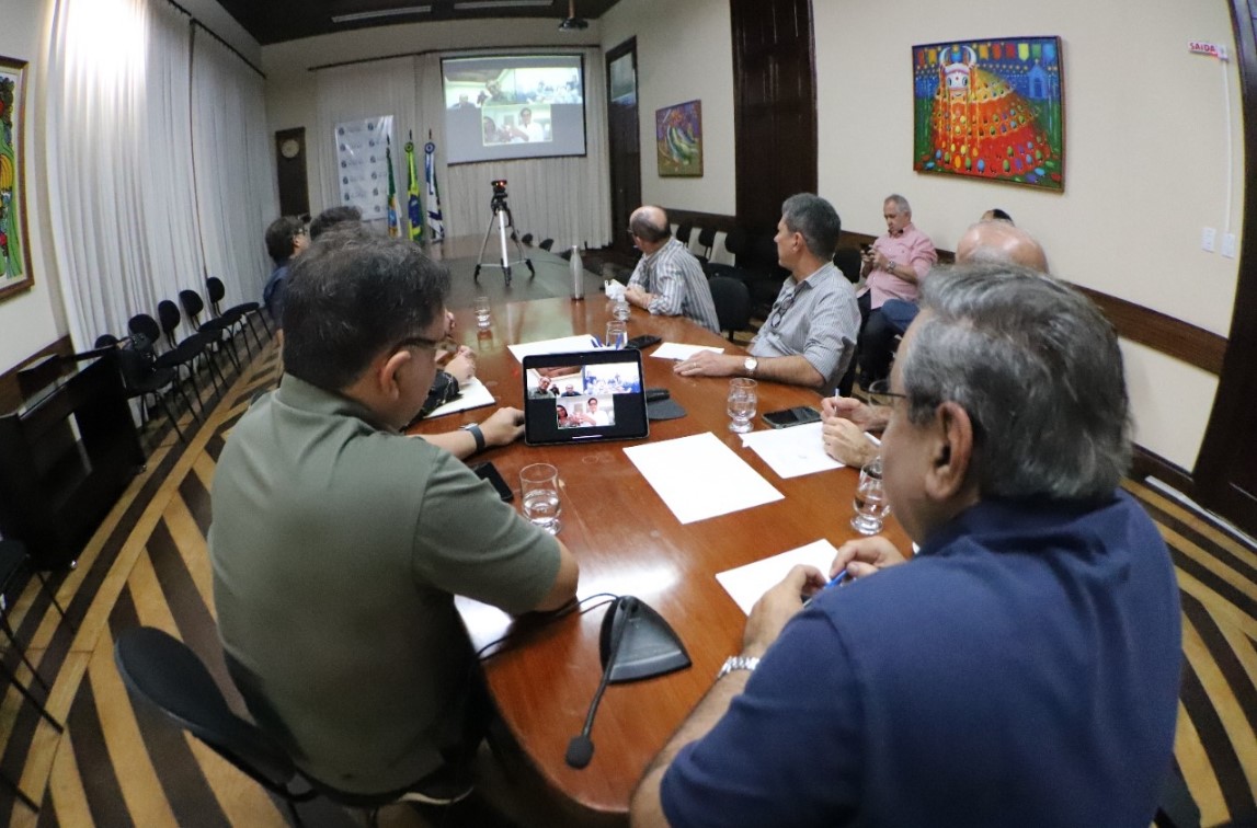 Em videoconferência internacional, Álvaro Dias discute parceria para revitalizar o bairro da Ribeira