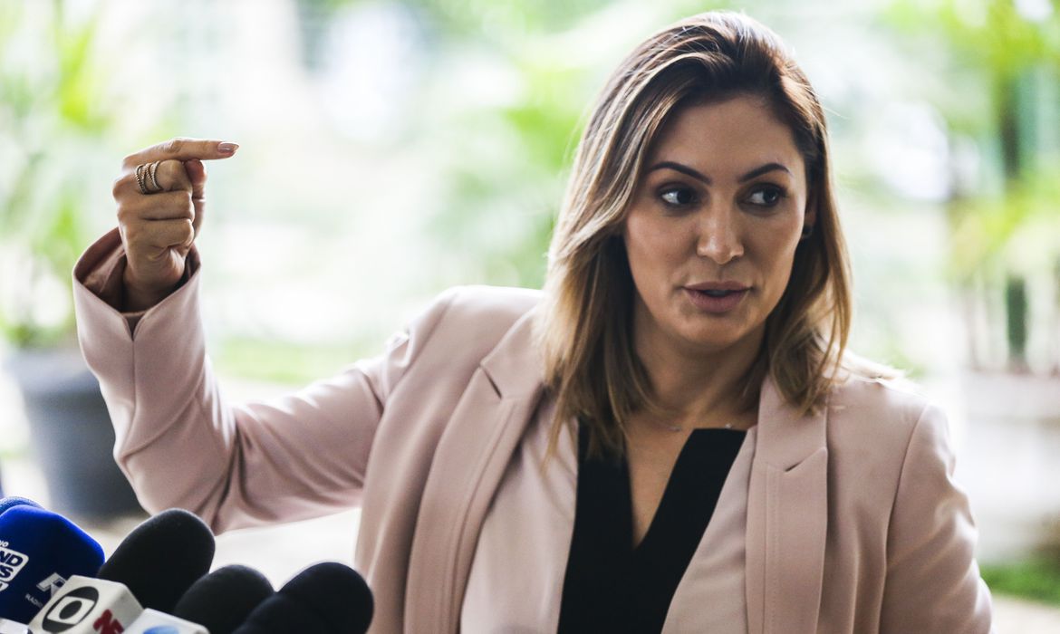 Michelle incentiva jejum de um mês, até o dia do 1º turno das eleições