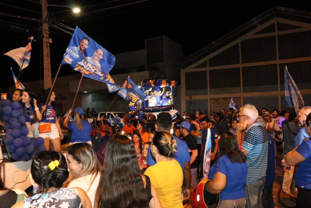 Rogério Marinho, Fábio Dantas e Allyson Bezerra arrastam multidão pelas ruas de Mossoró