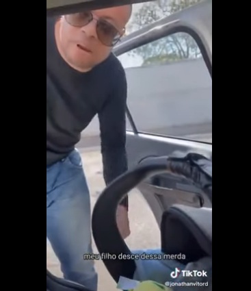 VÍDEO: Motorista de aplicativo expulsa passageira e bebê do carro antes de chegar ao destino