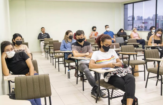 Mais de 200 concursos públicos com inscrições abertas reúnem 32,3 mil vagas no país; veja lista