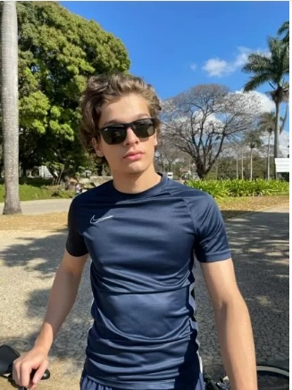 VÍDEO: Estudante de 18 anos é assassinado na frente da namorada durante assalto