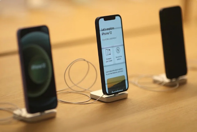 Ministério da Justiça determina suspensão de venda de iPhone sem carregador e aplica multa de R$ 12 milhões à Apple