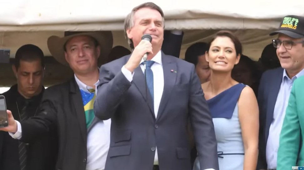 VÍDEO: Bolsonaro puxa coro de "imbrochável" em discurso no 7 de Setembro; assista