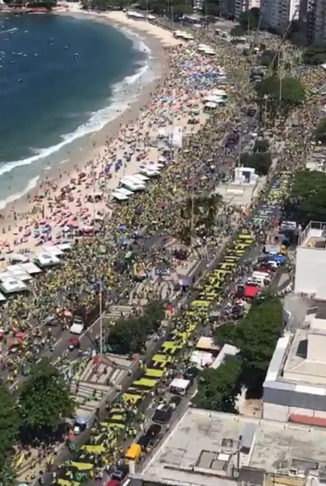 VÍDEO: Imagens áreas mostram Copacabana tomada por apoiadores de Bolsonaro