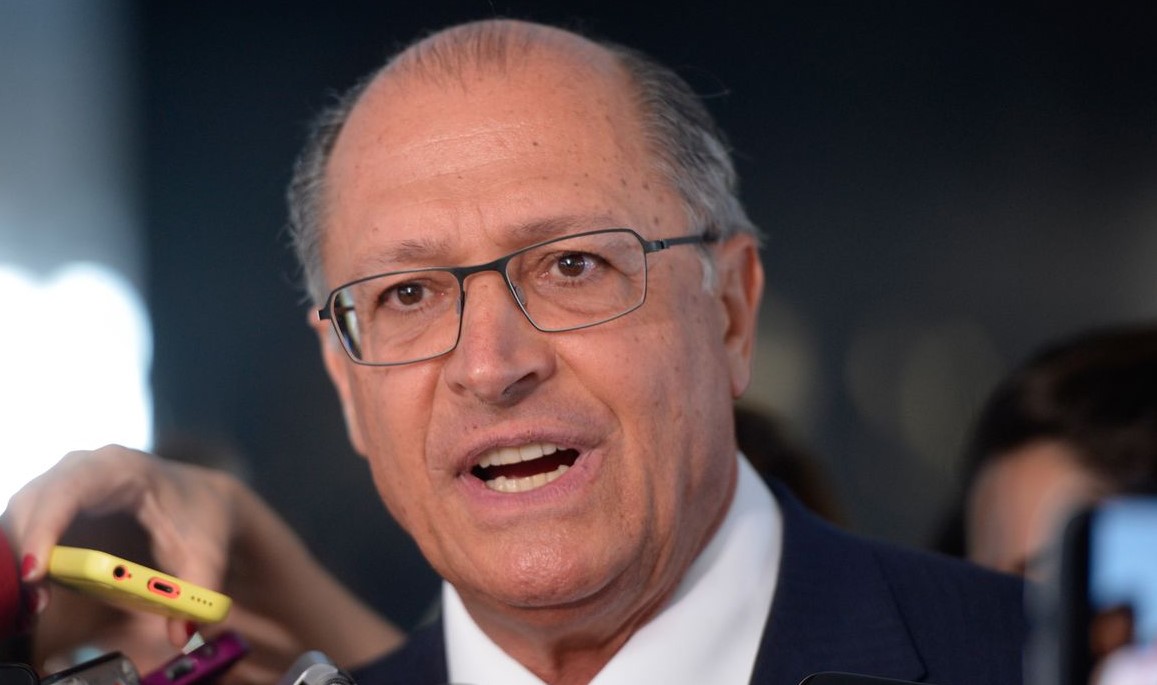 Alckmin quer que TSE proíba Bolsonaro de usar suas falas antigas contra Lula