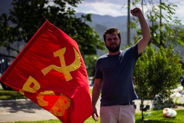 Candidato de partido comunista de SP comemora morte da rainha Elizabeth II