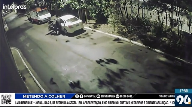 VÍDEO: Bandidos assaltam casal que fazia sexo dentro de carro