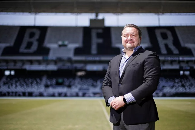 CEO do Botafogo deixa clube e entra com ação contra a SAF