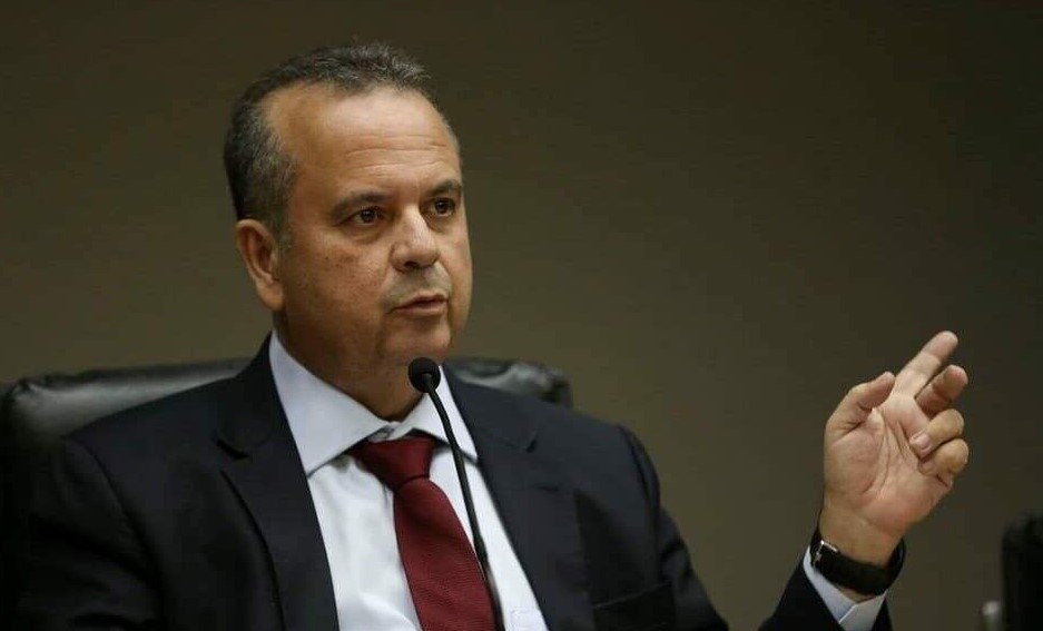 Juiz concede direito de resposta a Rogério Marinho contra Carlos Eduardo por fake news; entenda