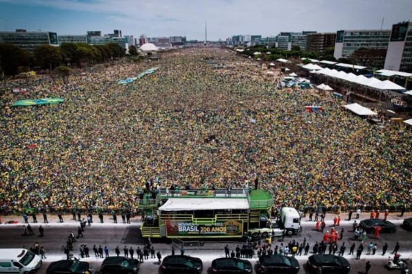 Campanha de Lula pede que TSE impeça Bolsonaro de usar imagens de 7 de Setembro