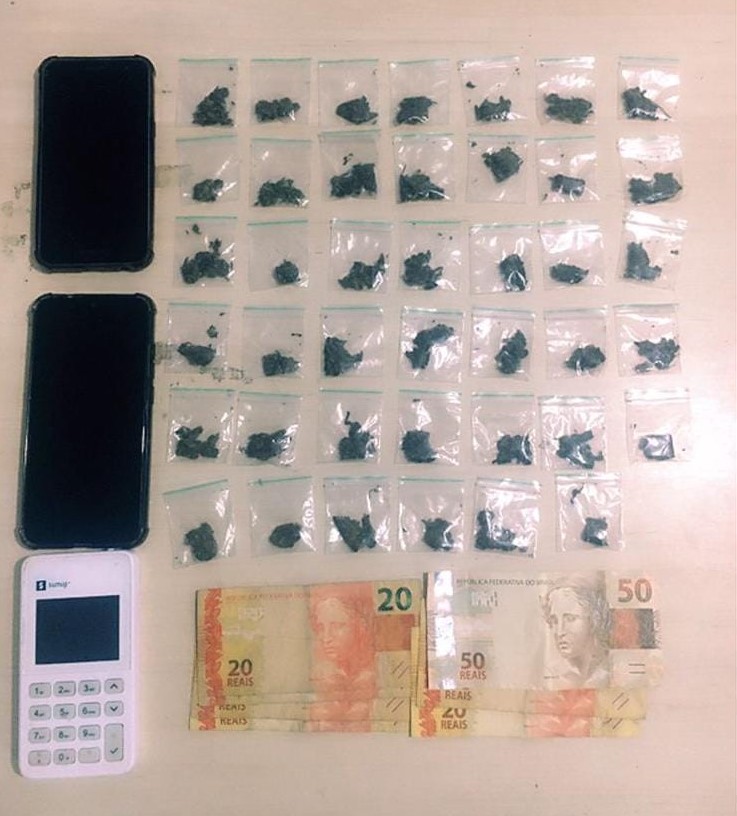 "Delivery da droga": moto entregador é flagrado repassando entorpecentes em Natal