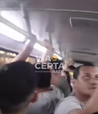 VÍDEO: Motorista deixa ônibus e abandona passageiros em Natal