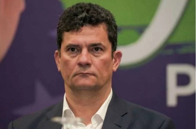 Moro é multado em R$ 10.000 por descumprir ordem judicial