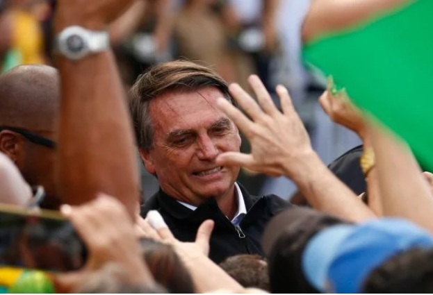 “Povo sabe o que tô fazendo”, diz Bolsonaro citando queda na gasolina