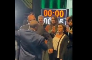 Em novo vídeo, jornalista aparece provocando deputado que tem celular arrancado por diretor de TV
